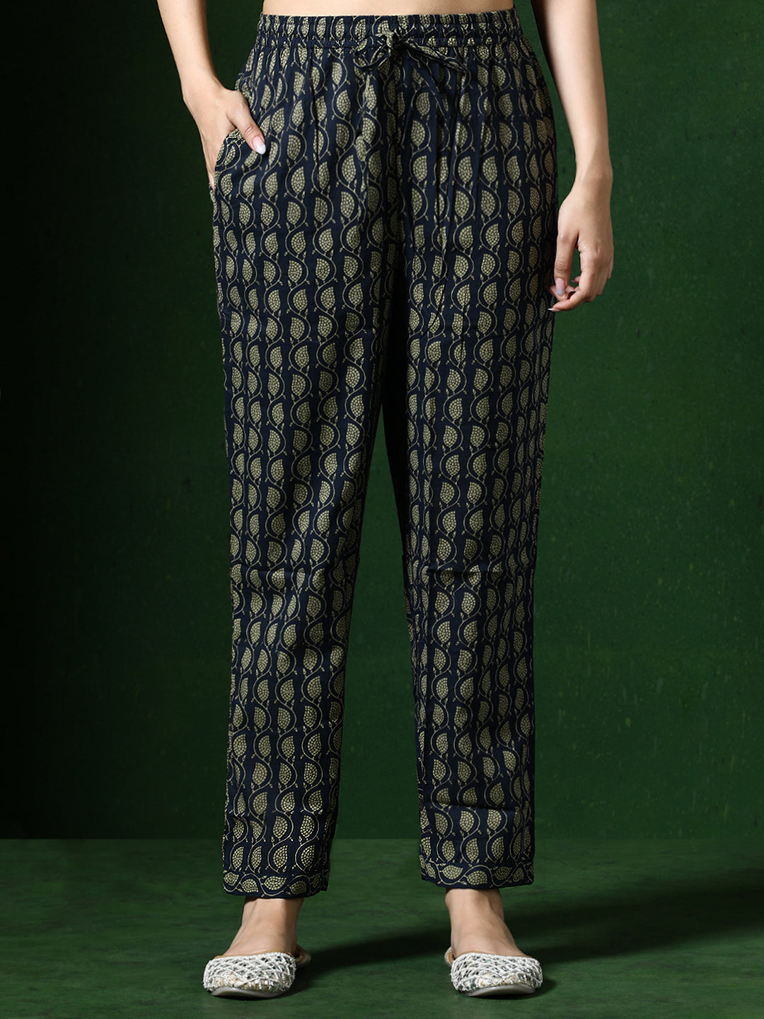 Floral Embroidered Straight Pure Cotton Kurta & Trousers Sets