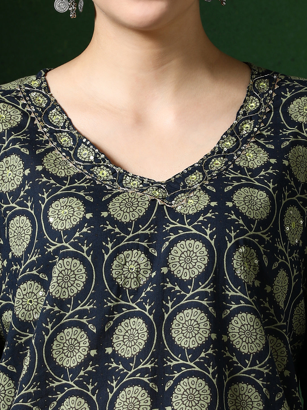 Floral Embroidered Straight Pure Cotton Kurta & Trousers Sets