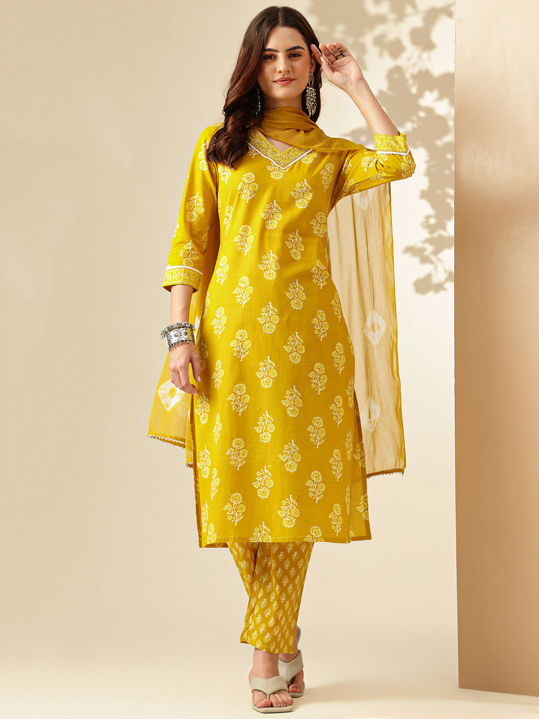 Floral Embroidered Straight Pure Cotton Kurta & Trousers Sets