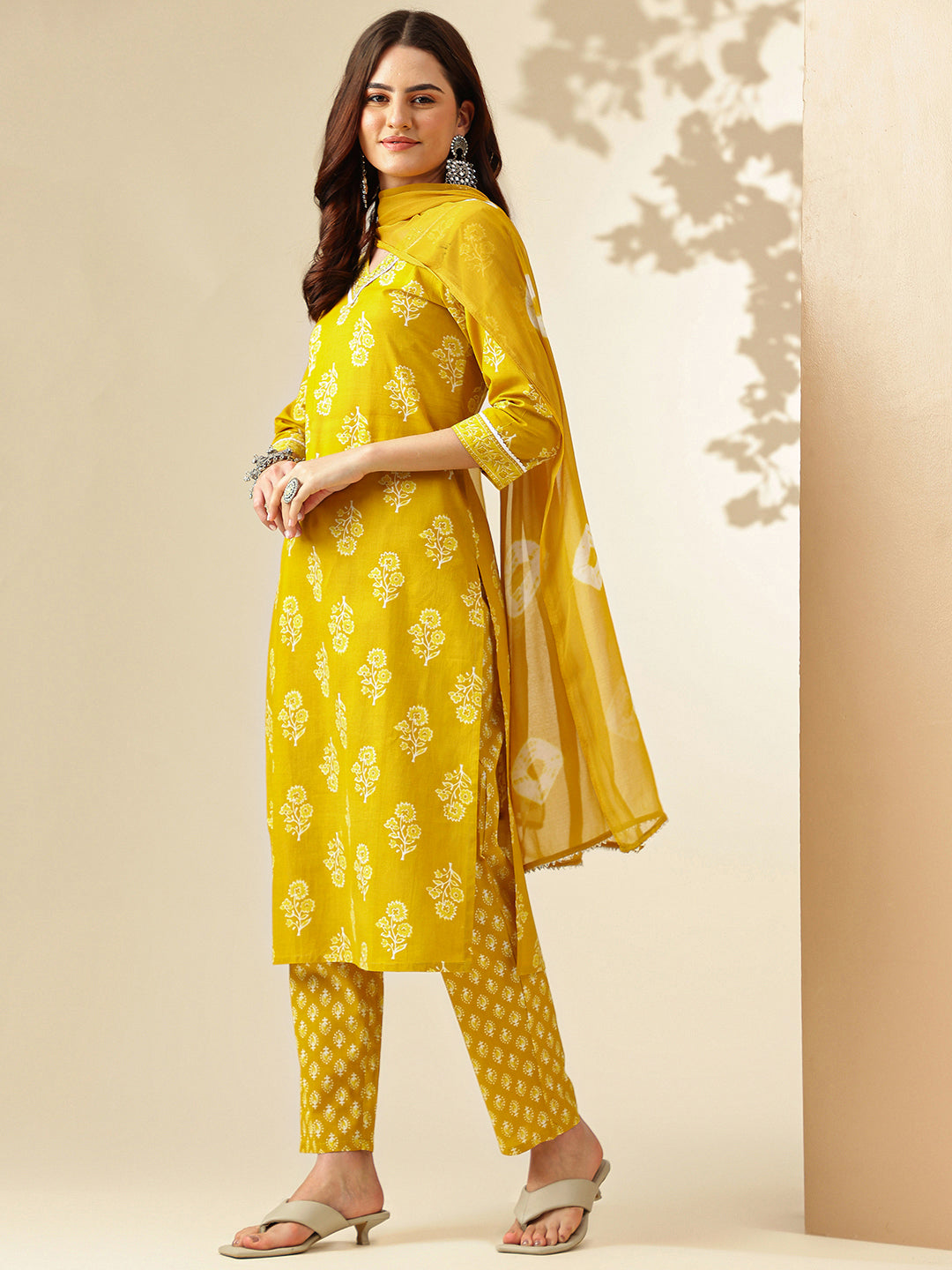 Floral Embroidered Straight Pure Cotton Kurta & Trousers Sets