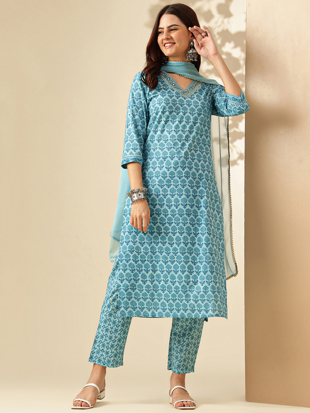 Floral Embroidered Straight Pure Cotton Kurta & Trousers Sets