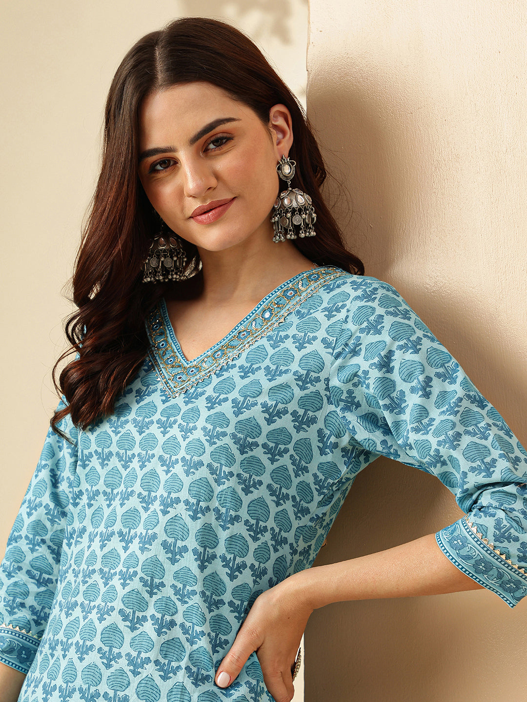 Floral Embroidered Straight Pure Cotton Kurta & Trousers Sets