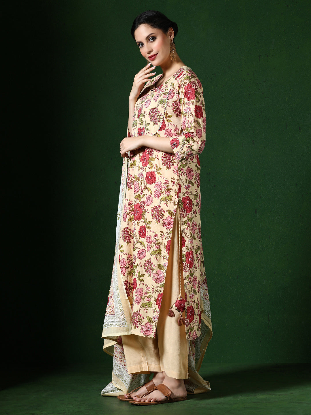 Floral Embroidered Straight Pure Cotton Kurta & Trousers Sets