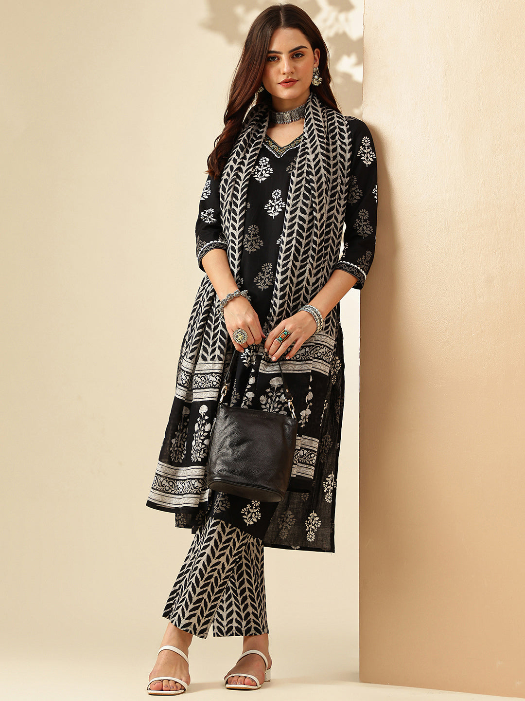 Floral Embroidered Straight Pure Cotton Kurta & Trousers Sets