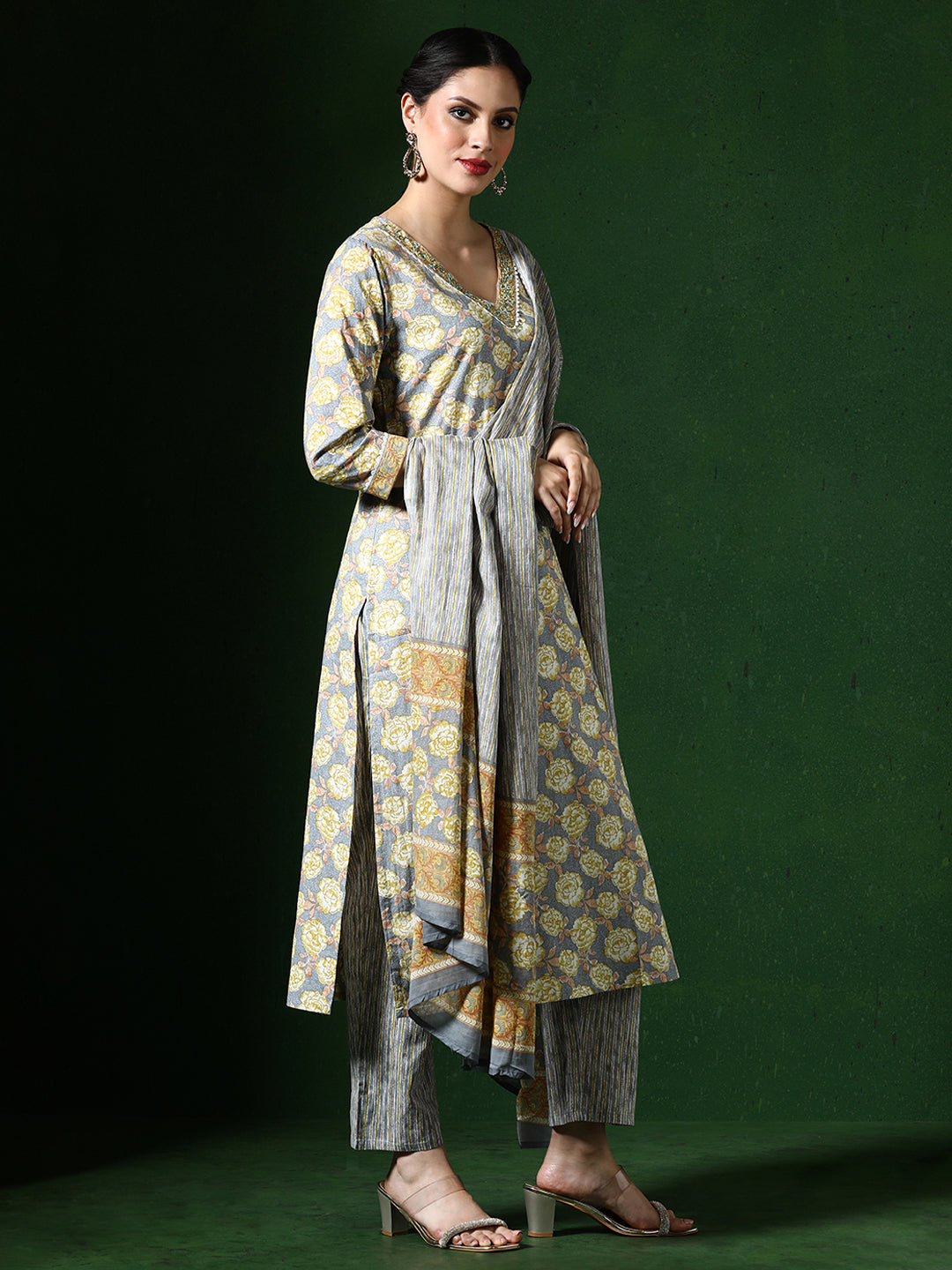 Floral Embroidered Straight Pure Cotton Kurta & Trousers Sets