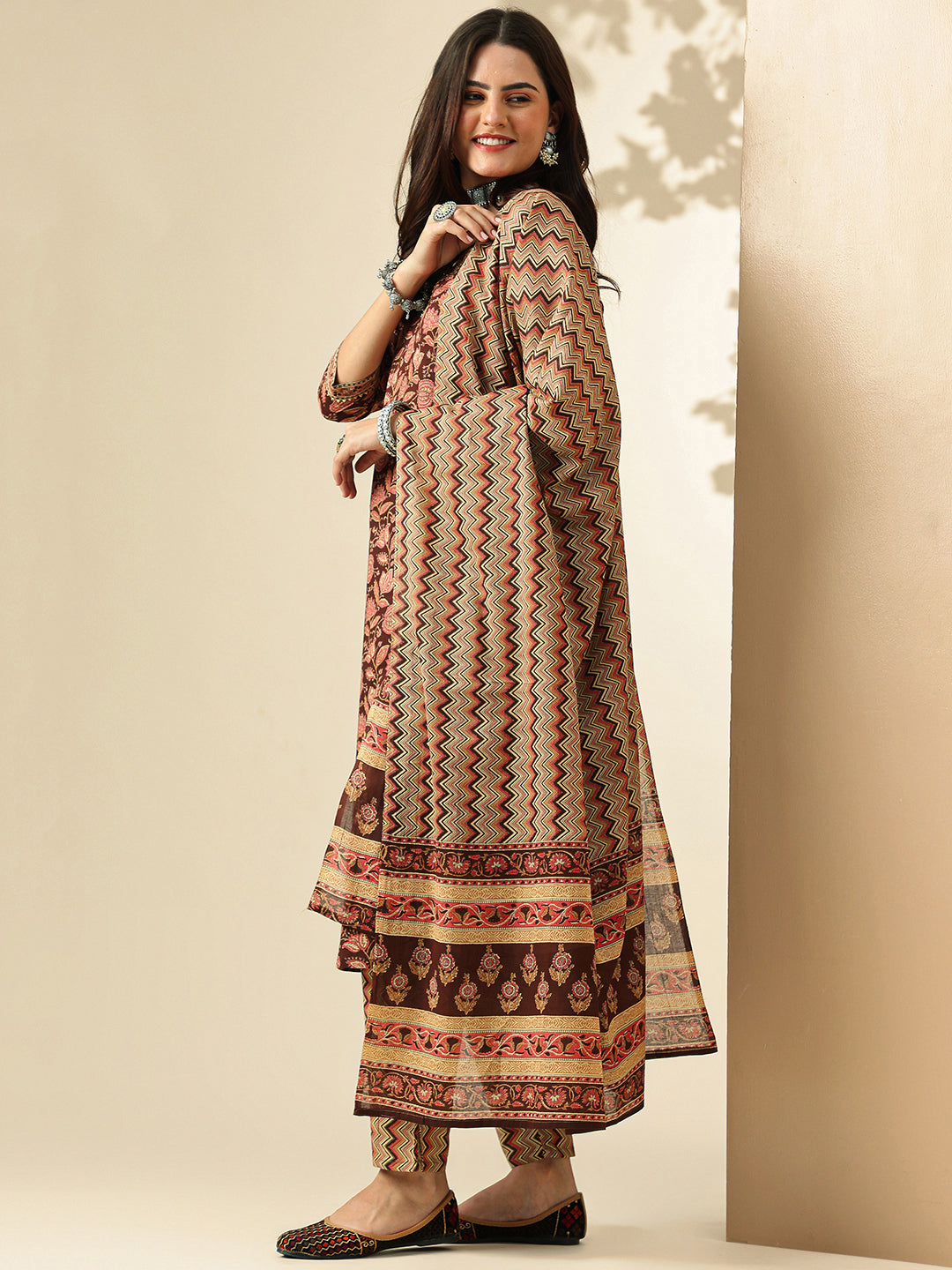 Floral Embroidered Straight Pure Cotton Kurta & Trousers Sets