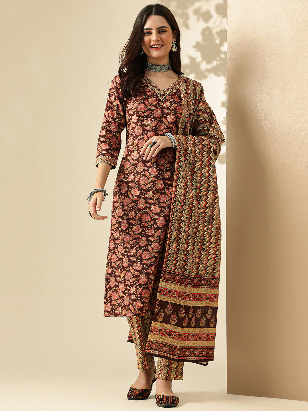 Floral Embroidered Straight Pure Cotton Kurta & Trousers Sets