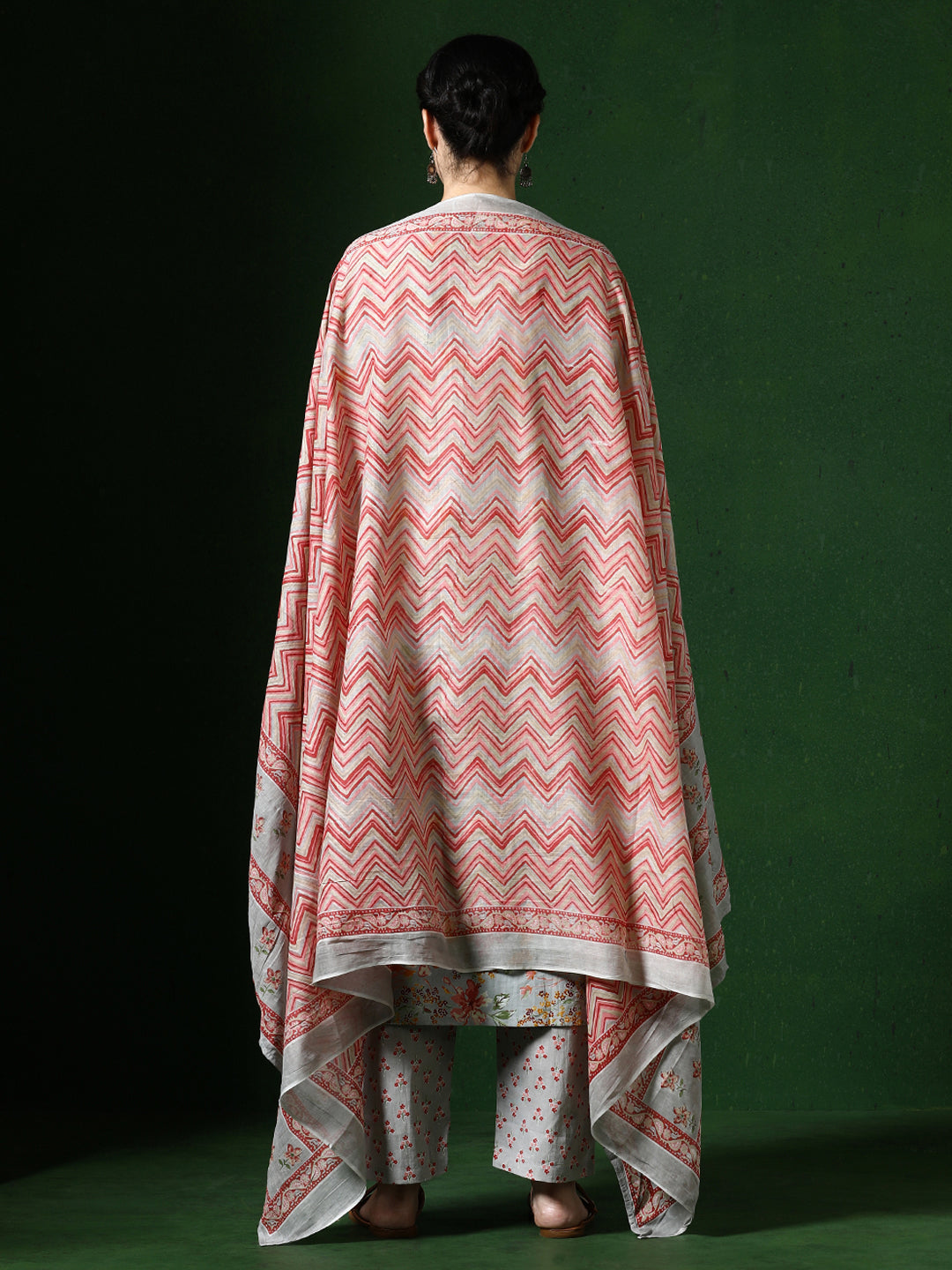 Floral Embroidered Straight Pure Cotton Kurta & Trousers Sets