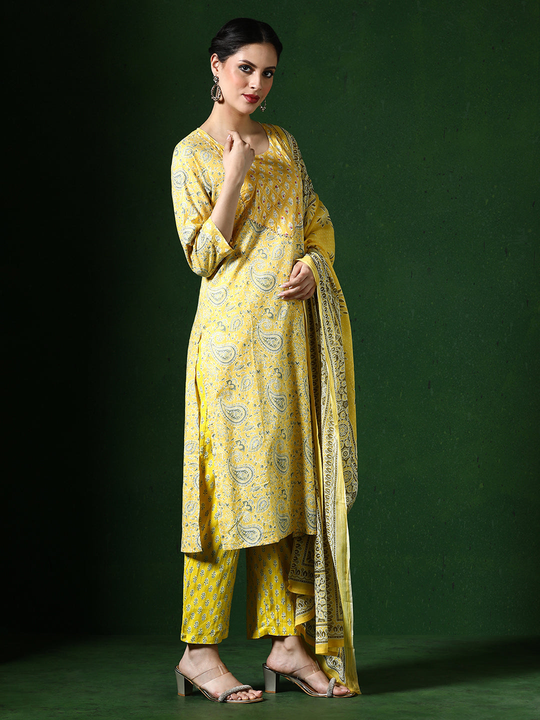 Floral Embroidered Straight Pure Cotton Kurta & Trousers Sets