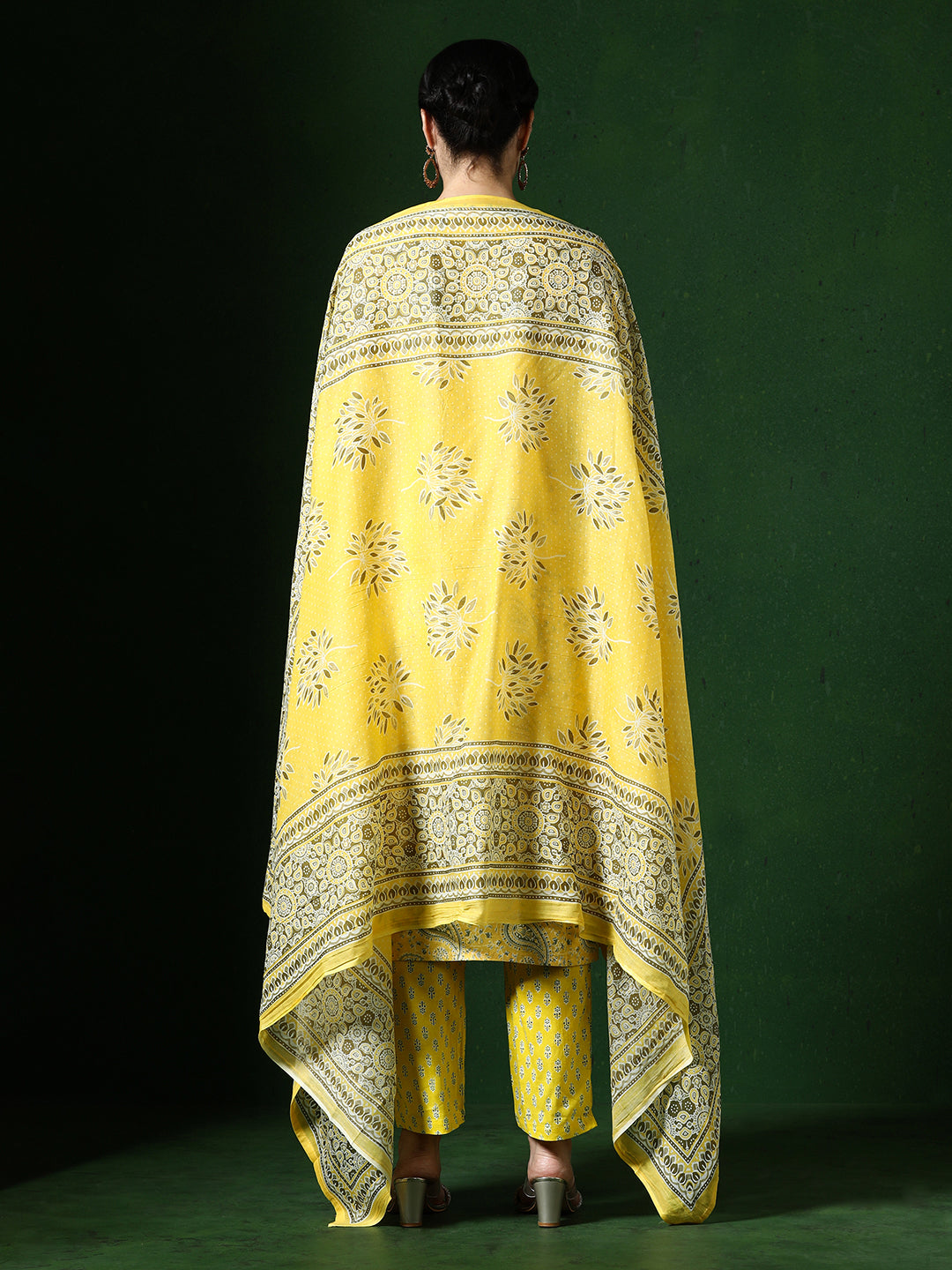 Floral Embroidered Straight Pure Cotton Kurta & Trousers Sets