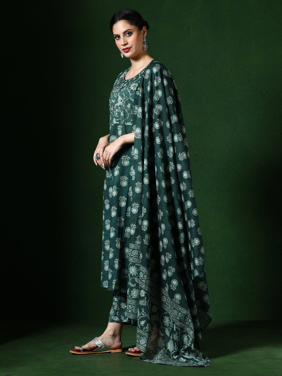 Floral Embroidered Straight Pure Cotton Kurta & Trousers Sets