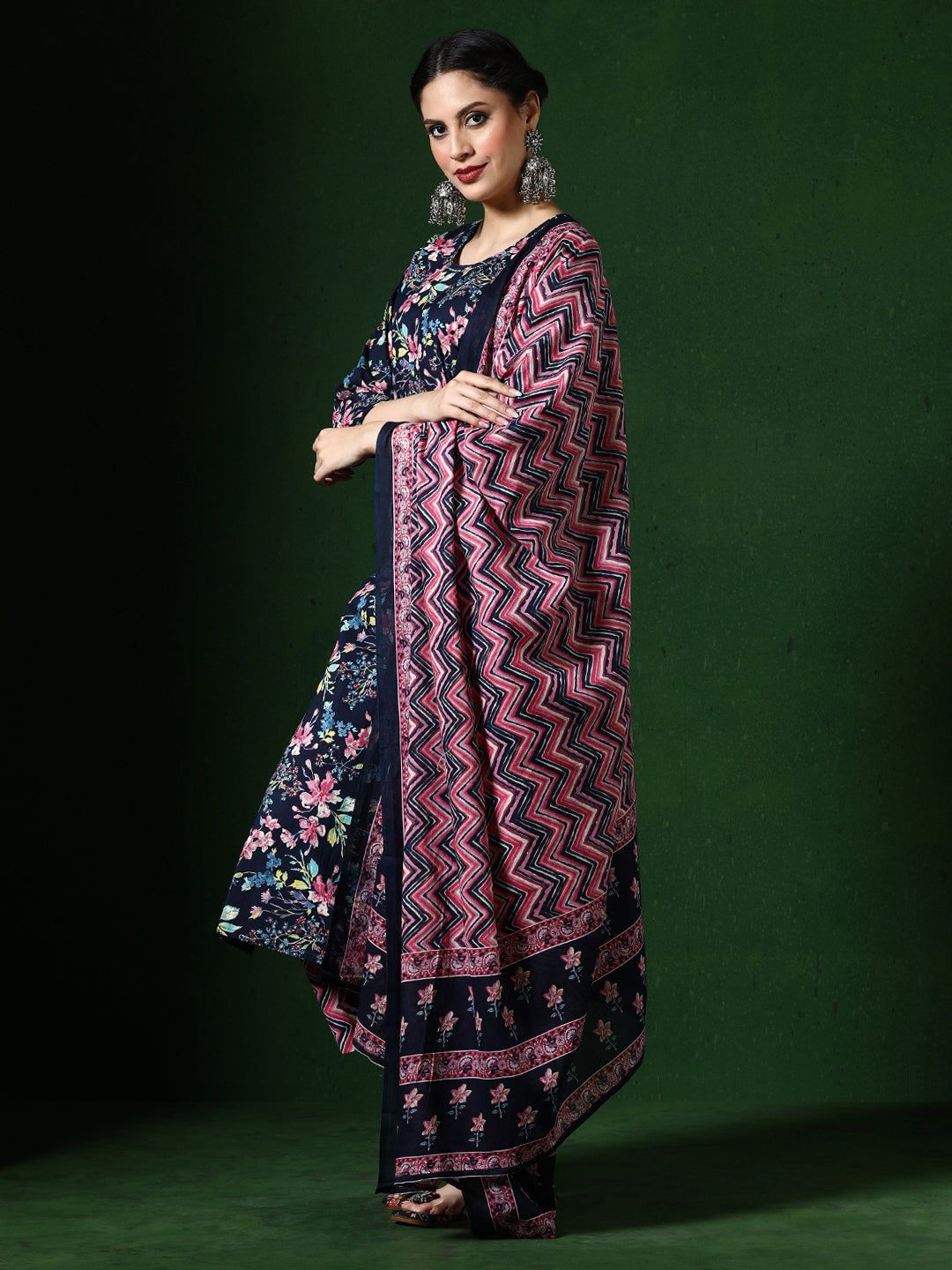 Floral Embroidered Straight Pure Cotton Kurta & Trousers Sets