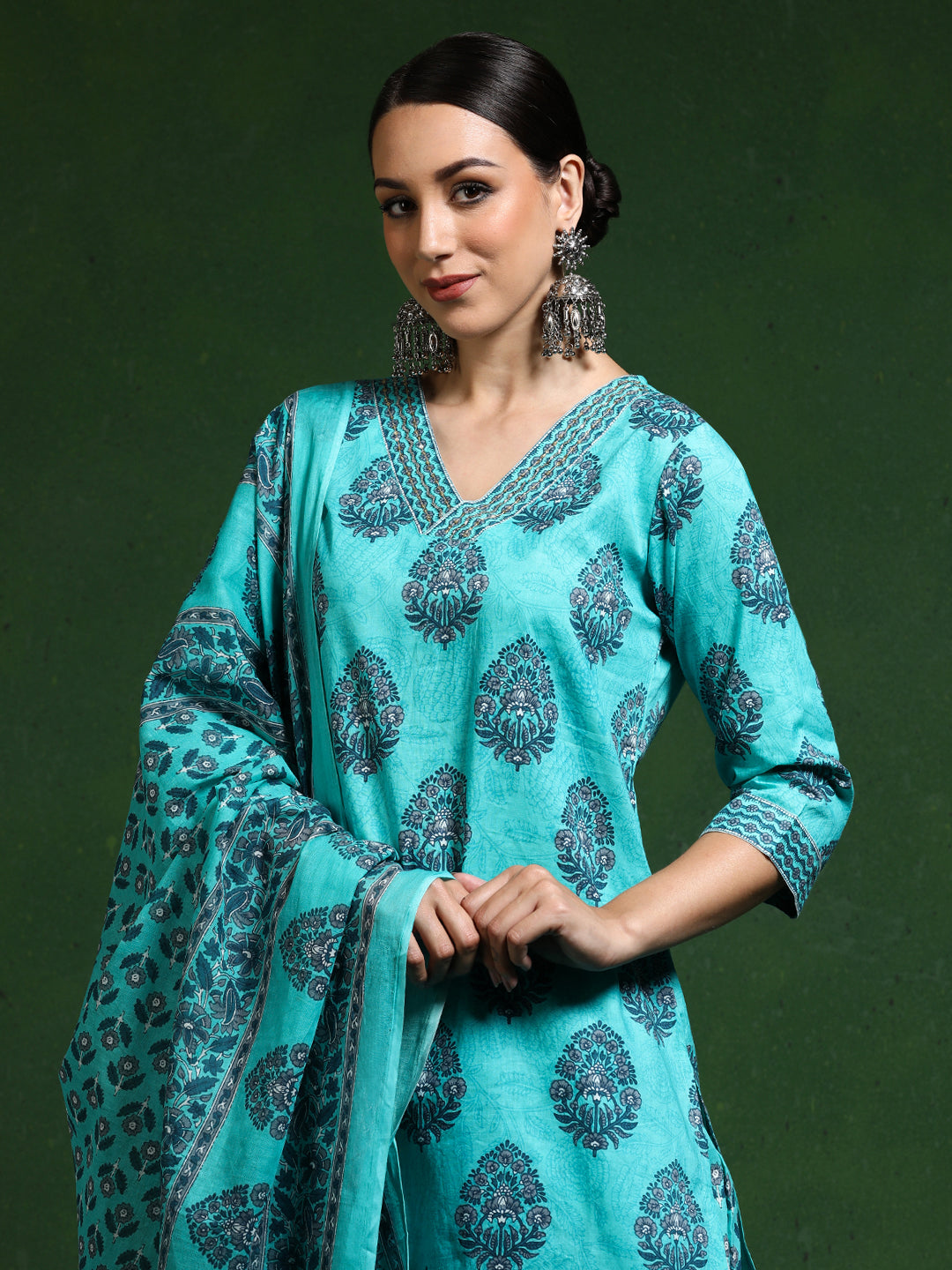 Floral Embroidered Straight Pure Cotton Kurta & Trousers Sets