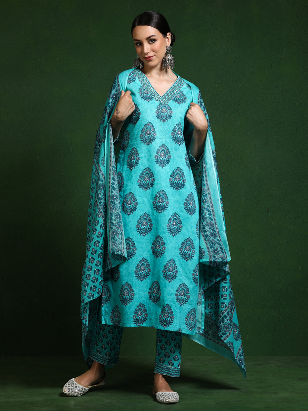 Floral Embroidered Straight Pure Cotton Kurta & Trousers Sets