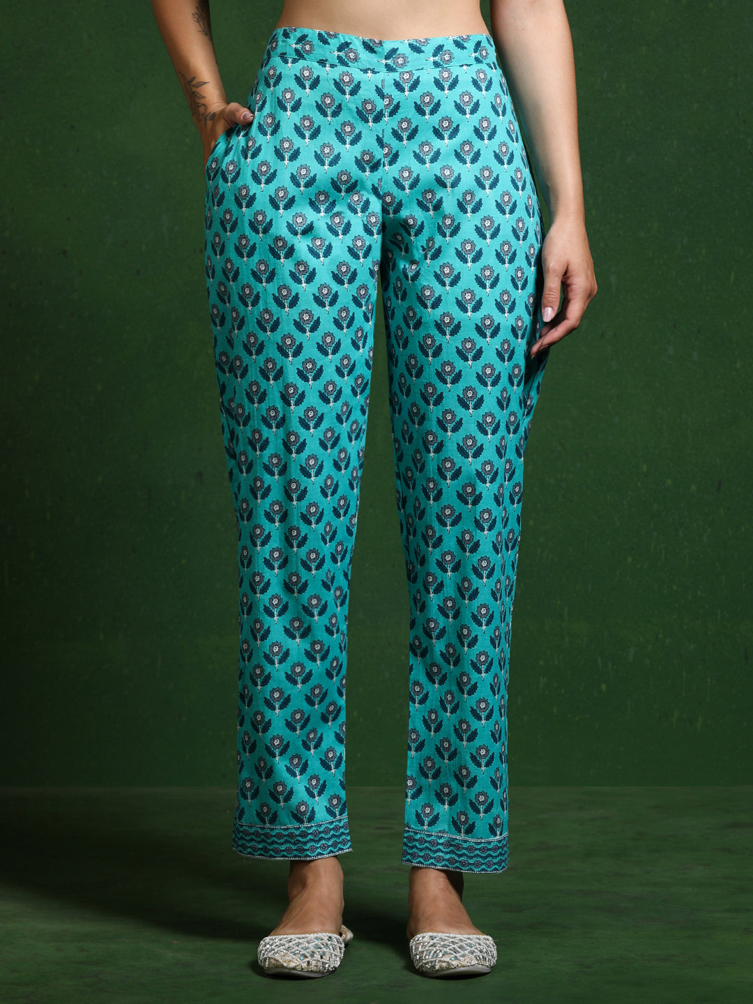 Floral Embroidered Straight Pure Cotton Kurta & Trousers Sets