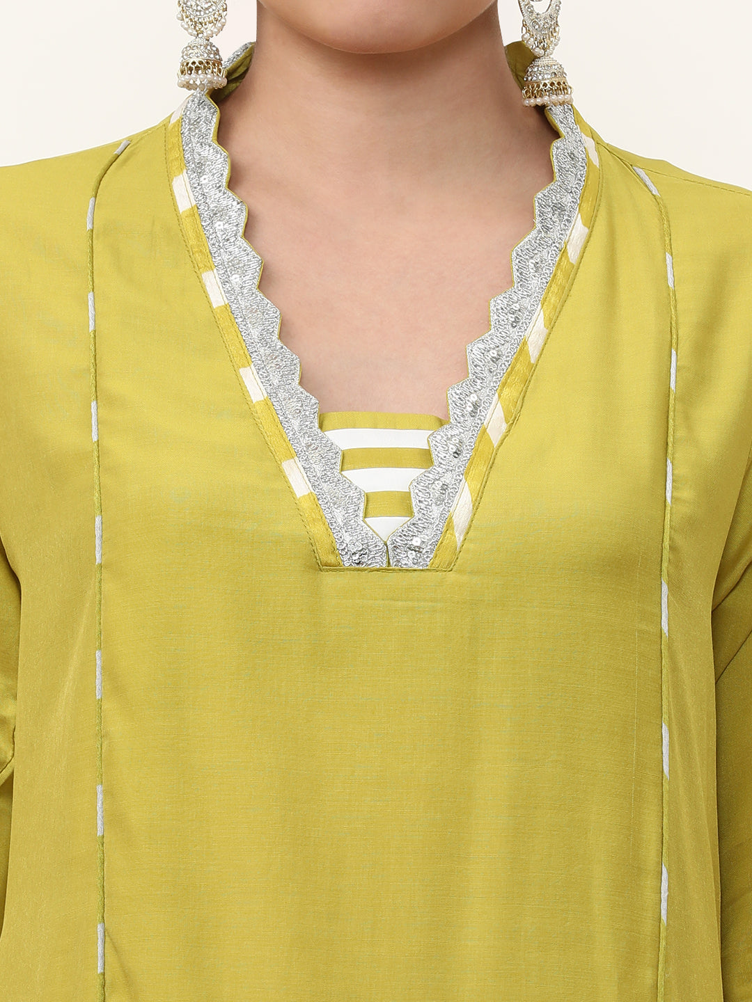 Embroidered Ethnic Motifs Kurta Sets With Dupatta