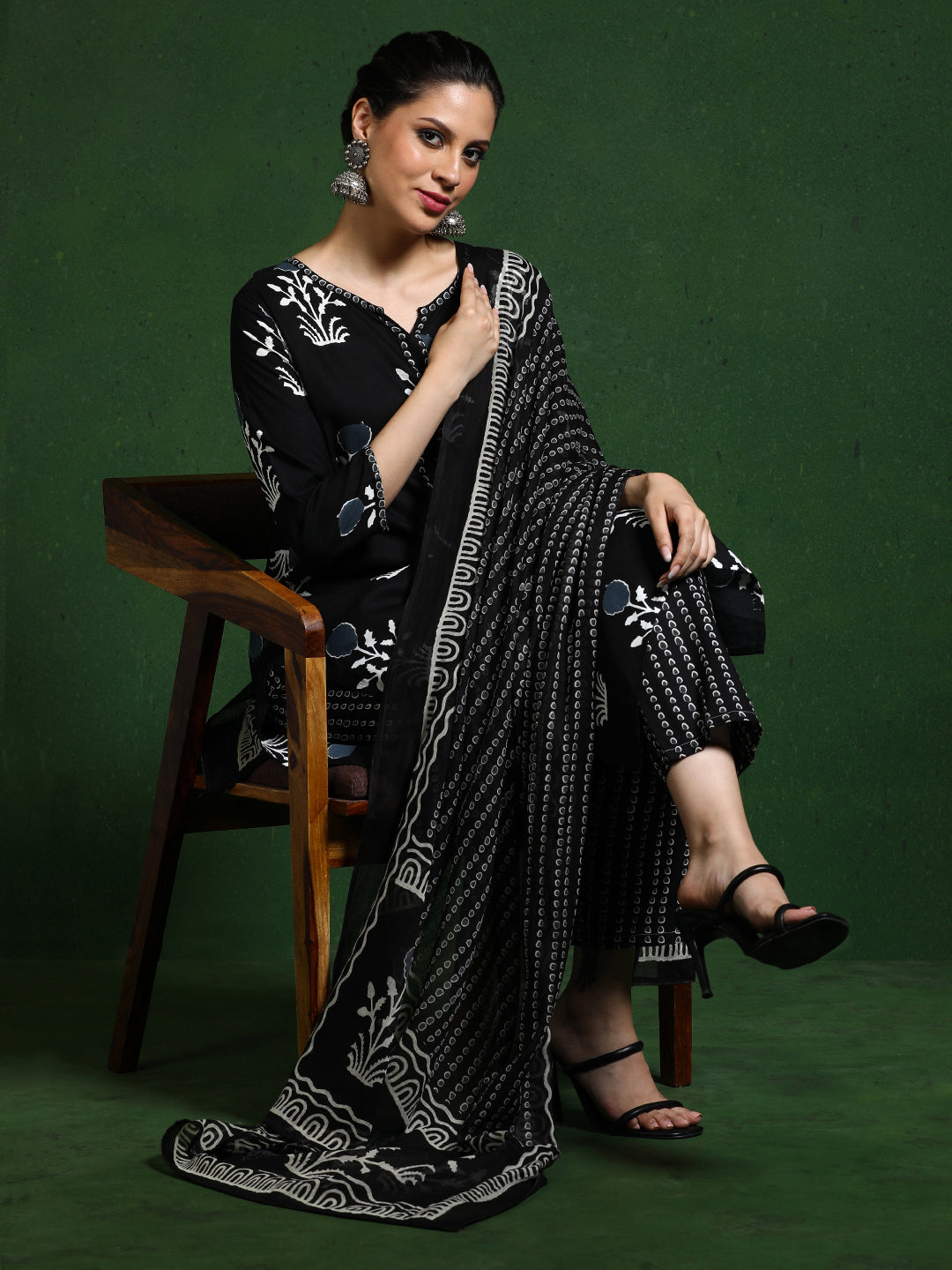 Floral Printed Straight Kurta & Trousers Sets