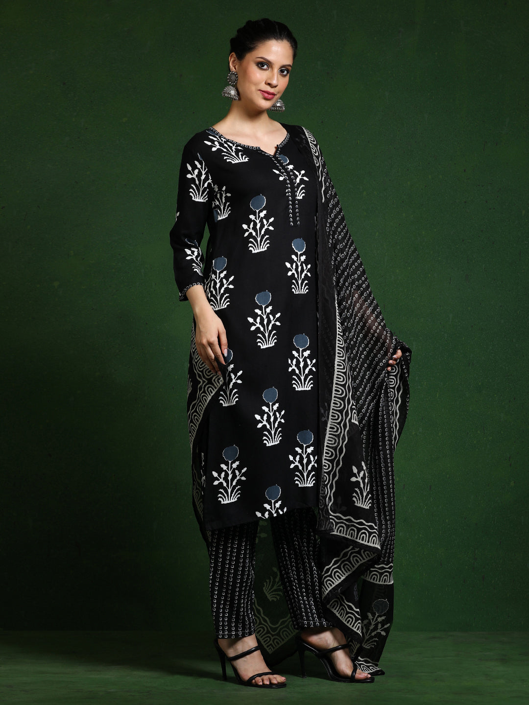 Floral Printed Straight Kurta & Trousers Sets