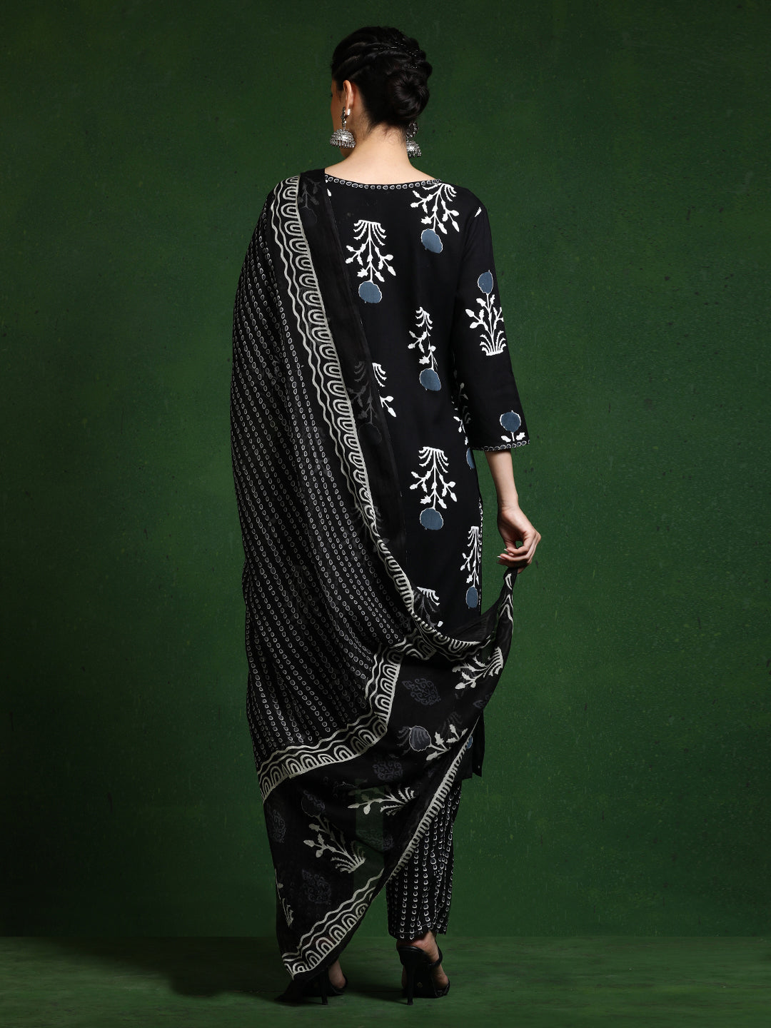 Floral Printed Straight Kurta & Trousers Sets