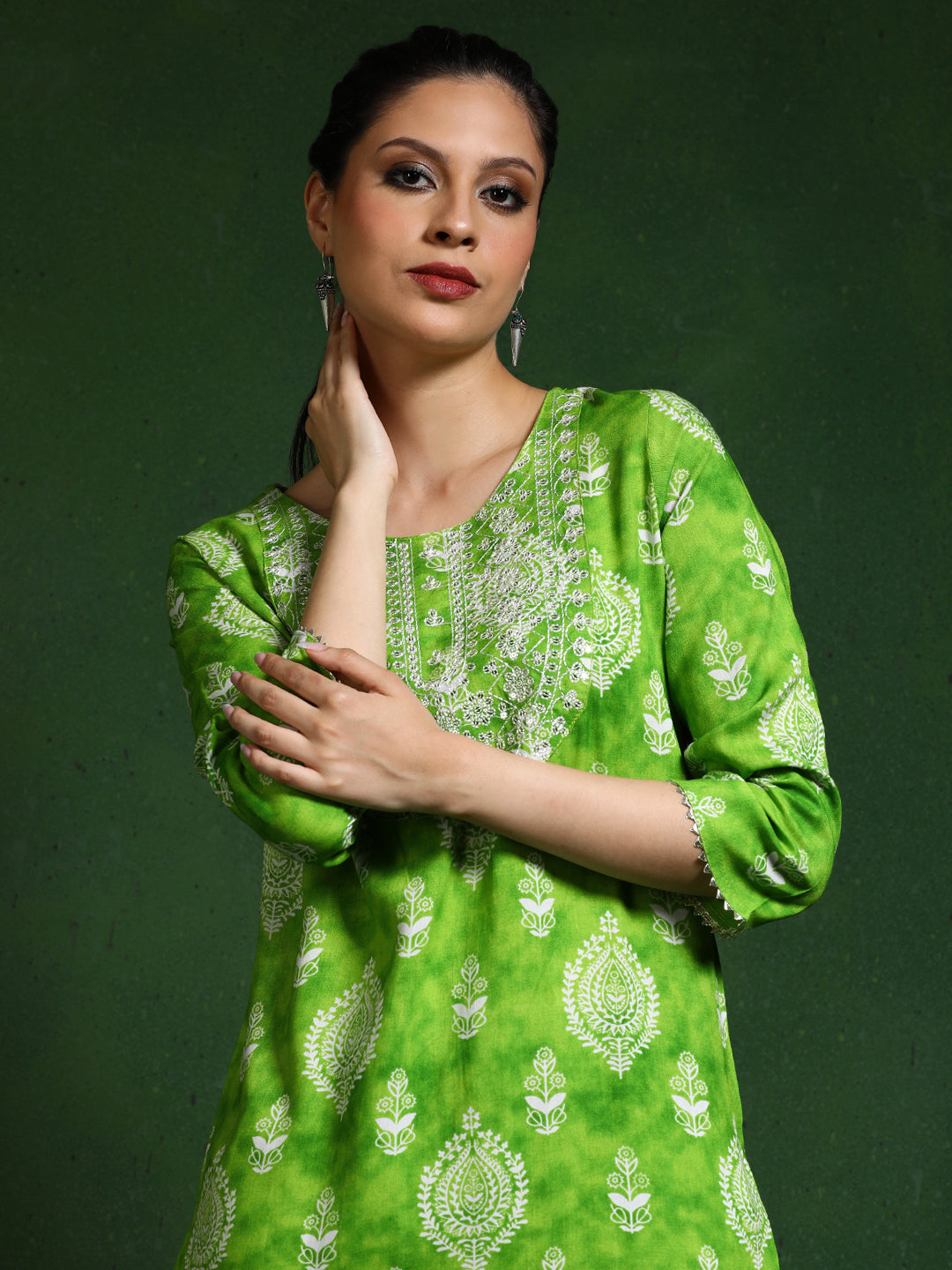Floral Embroidered Straight Kurta