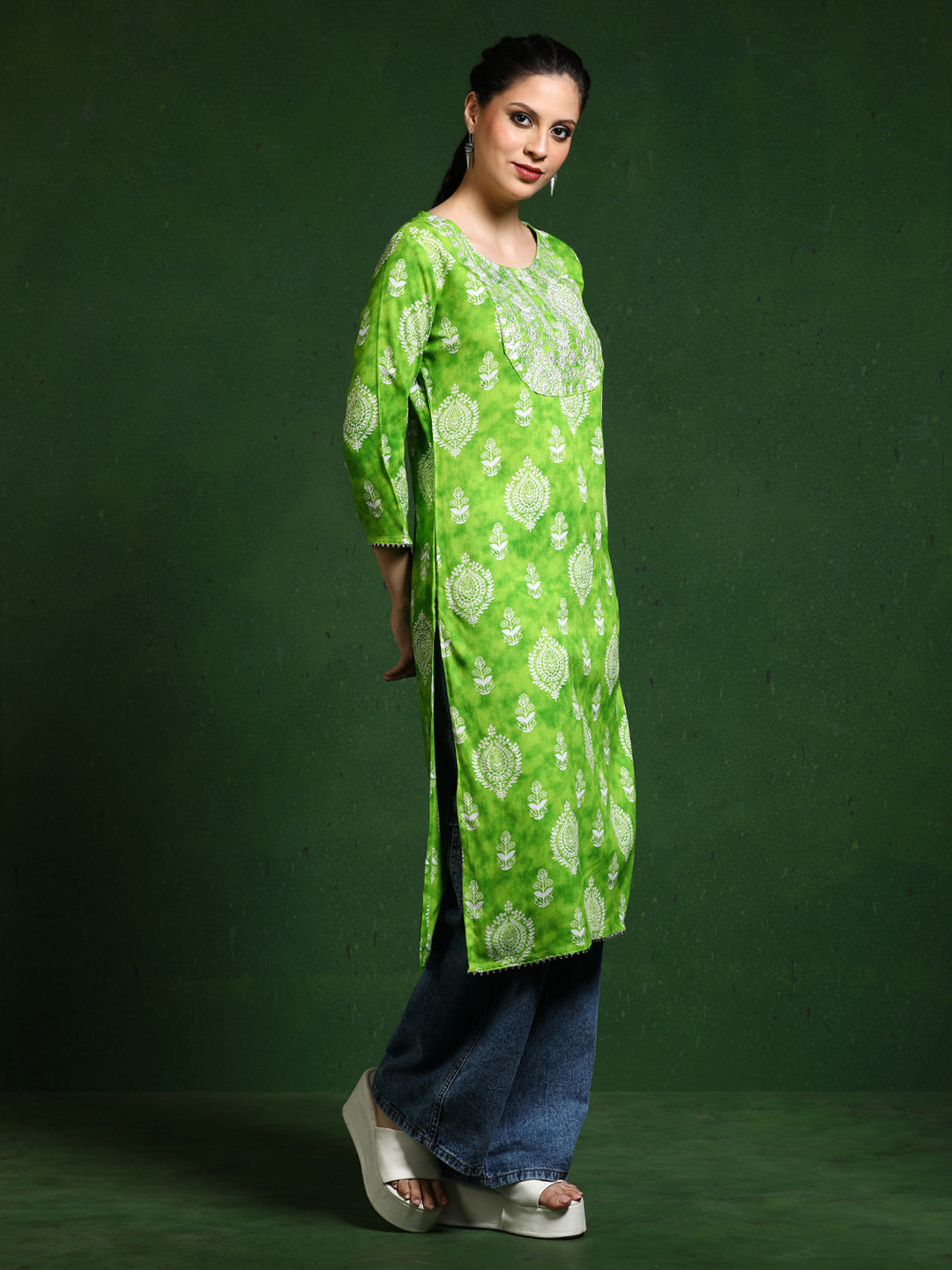 Floral Embroidered Straight Kurta