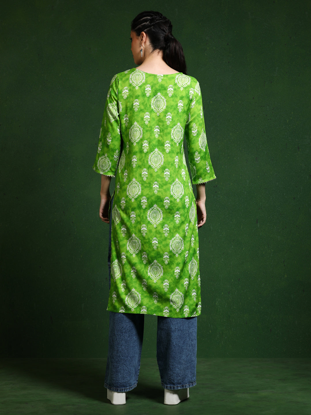 Floral Embroidered Straight Kurta