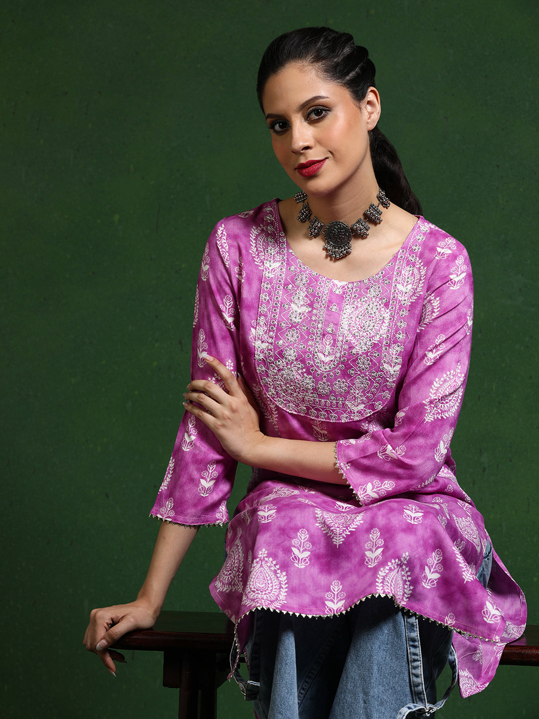 Floral Embroidered Straight Kurta