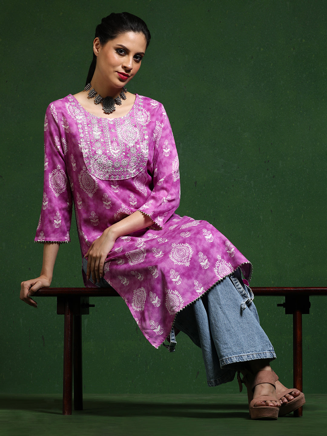 Floral Embroidered Straight Kurta
