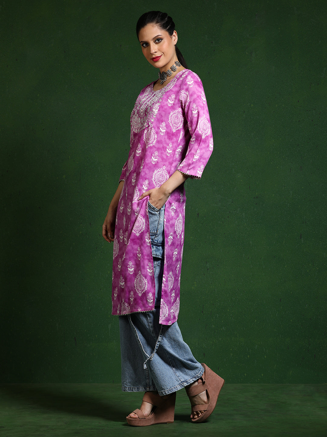 Floral Embroidered Straight Kurta