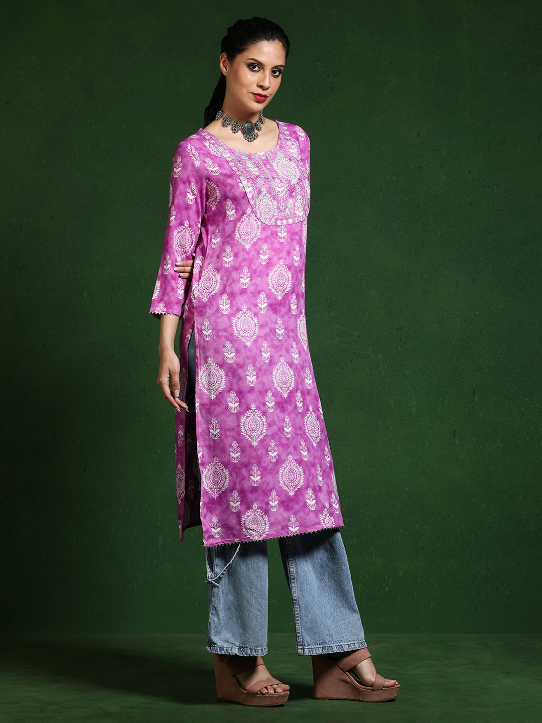 Floral Embroidered Straight Kurta