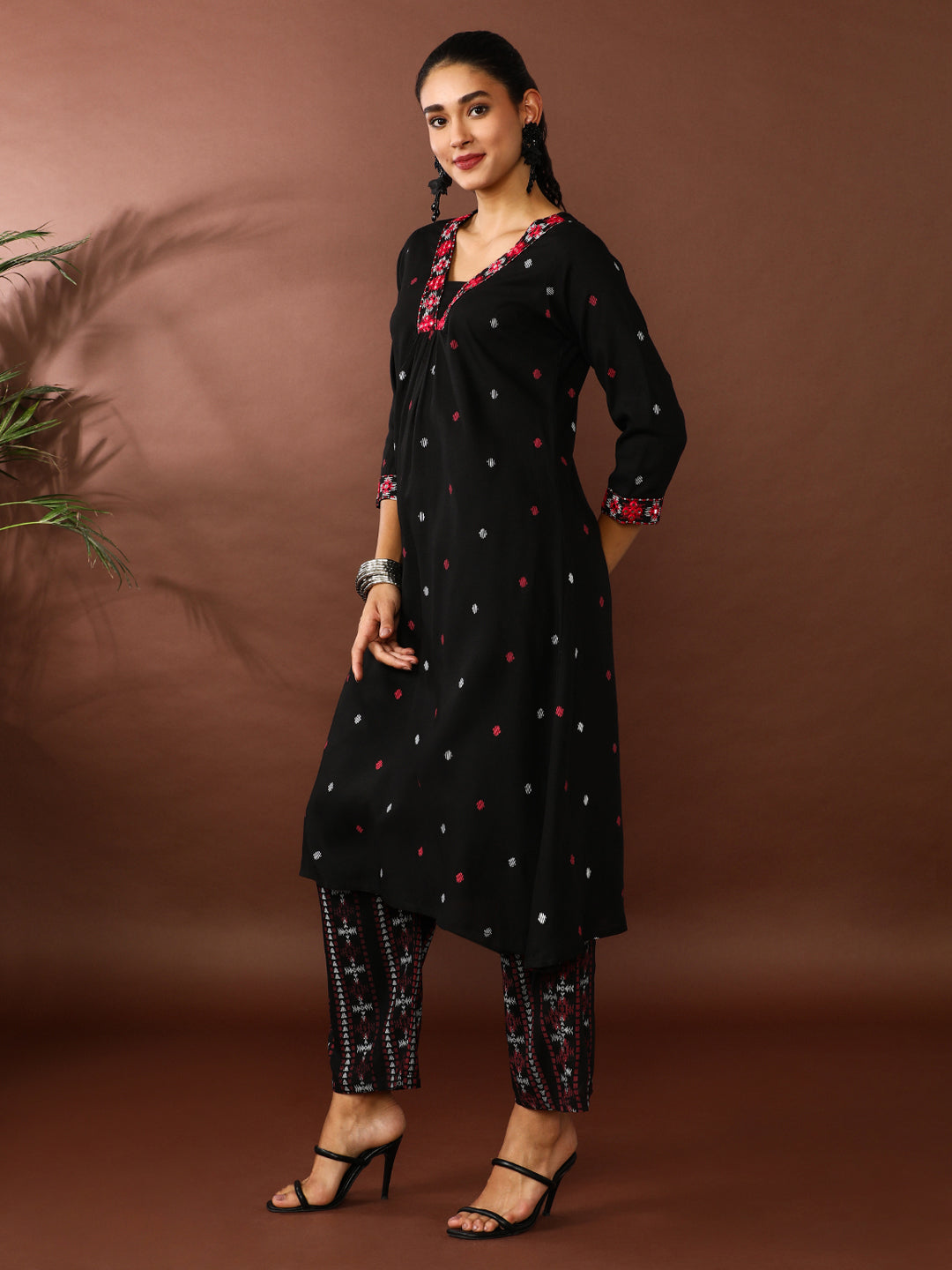 Ethnic Motifs Embroidered Straight Kurta & Trousers Sets