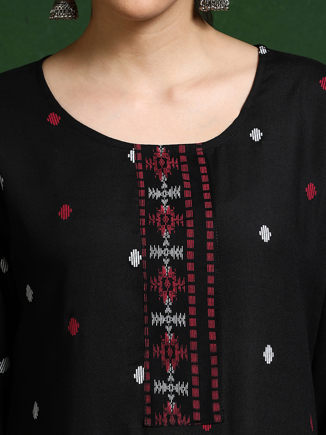Floral Embroidered Straight Kurta