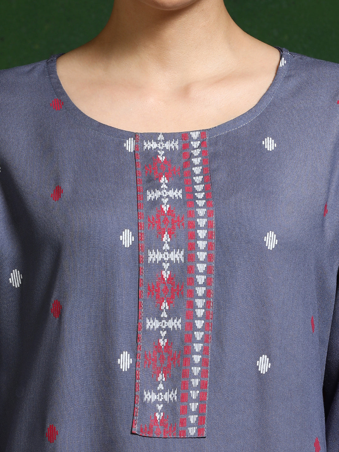 Floral Embroidered Straight Kurta