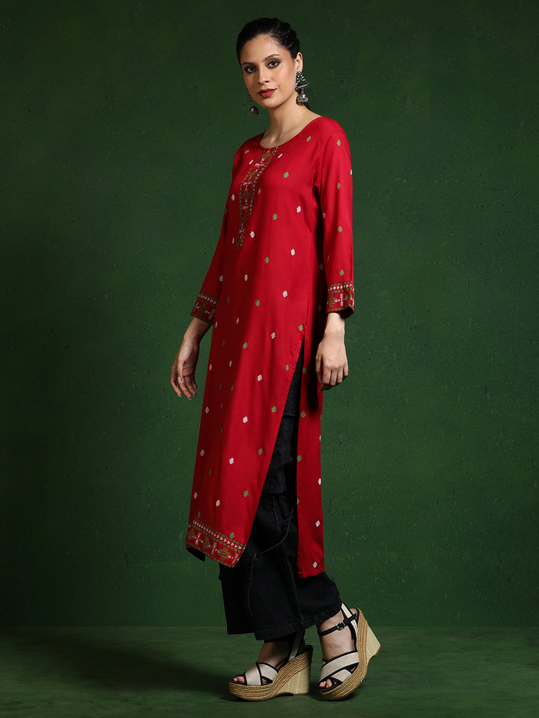 Floral Embroidered Straight Kurta