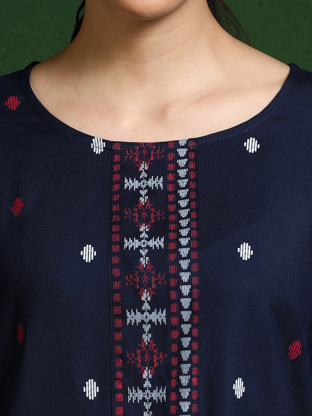 Floral Embroidered Straight Kurta