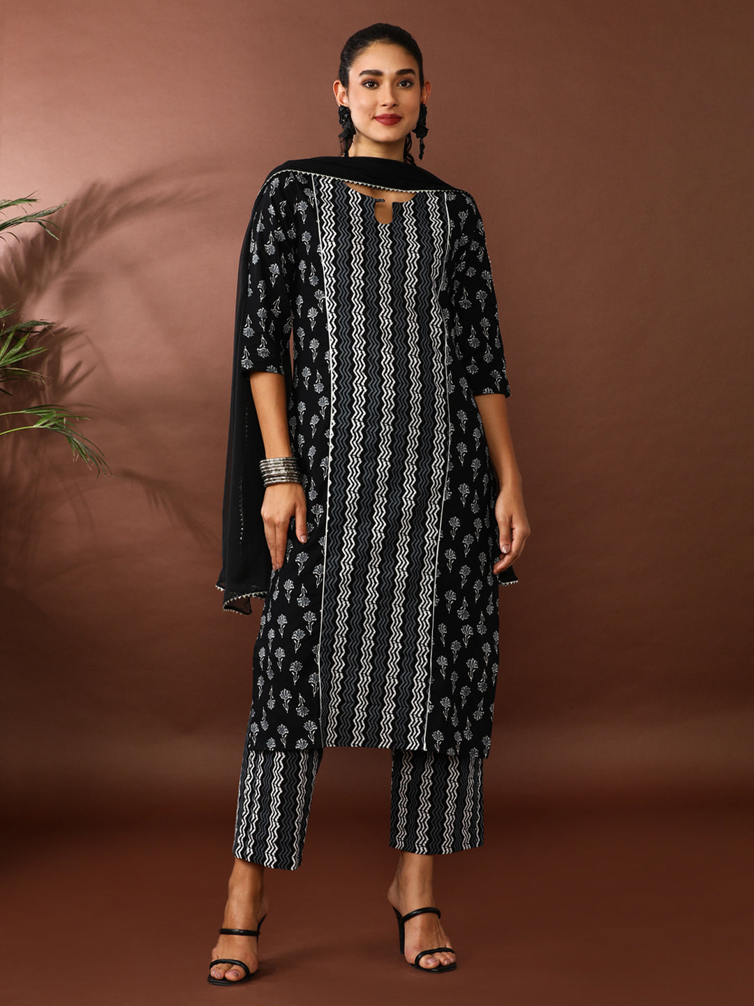 Floral Printed Straight Pure Cotton Kurta & Trousers Sets