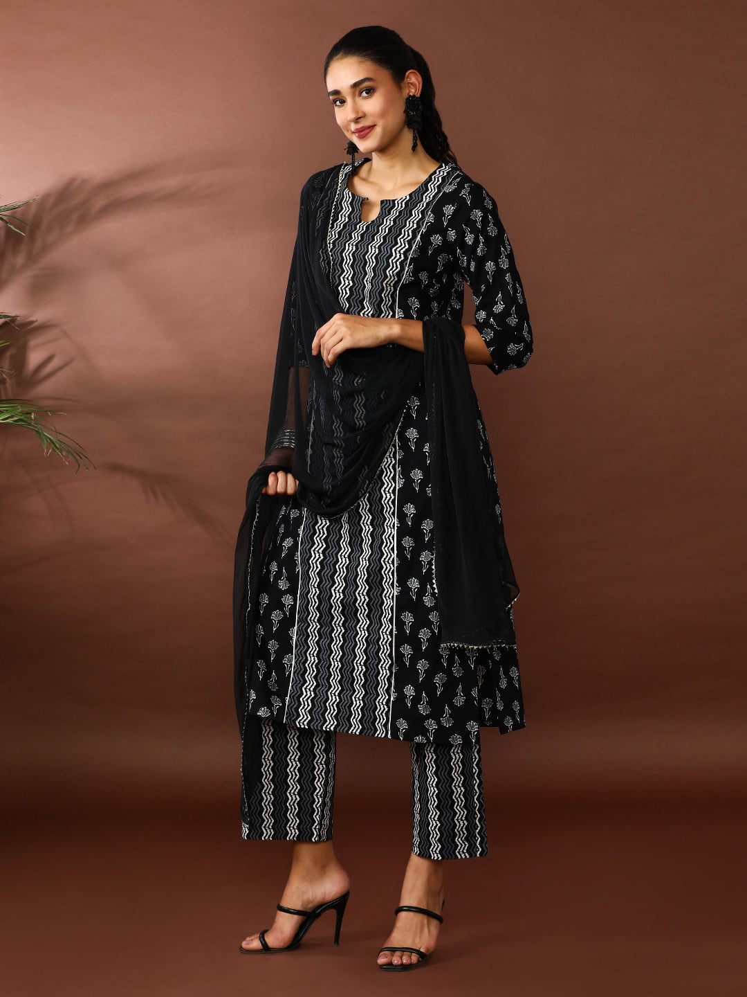 Floral Printed Straight Pure Cotton Kurta & Trousers Sets