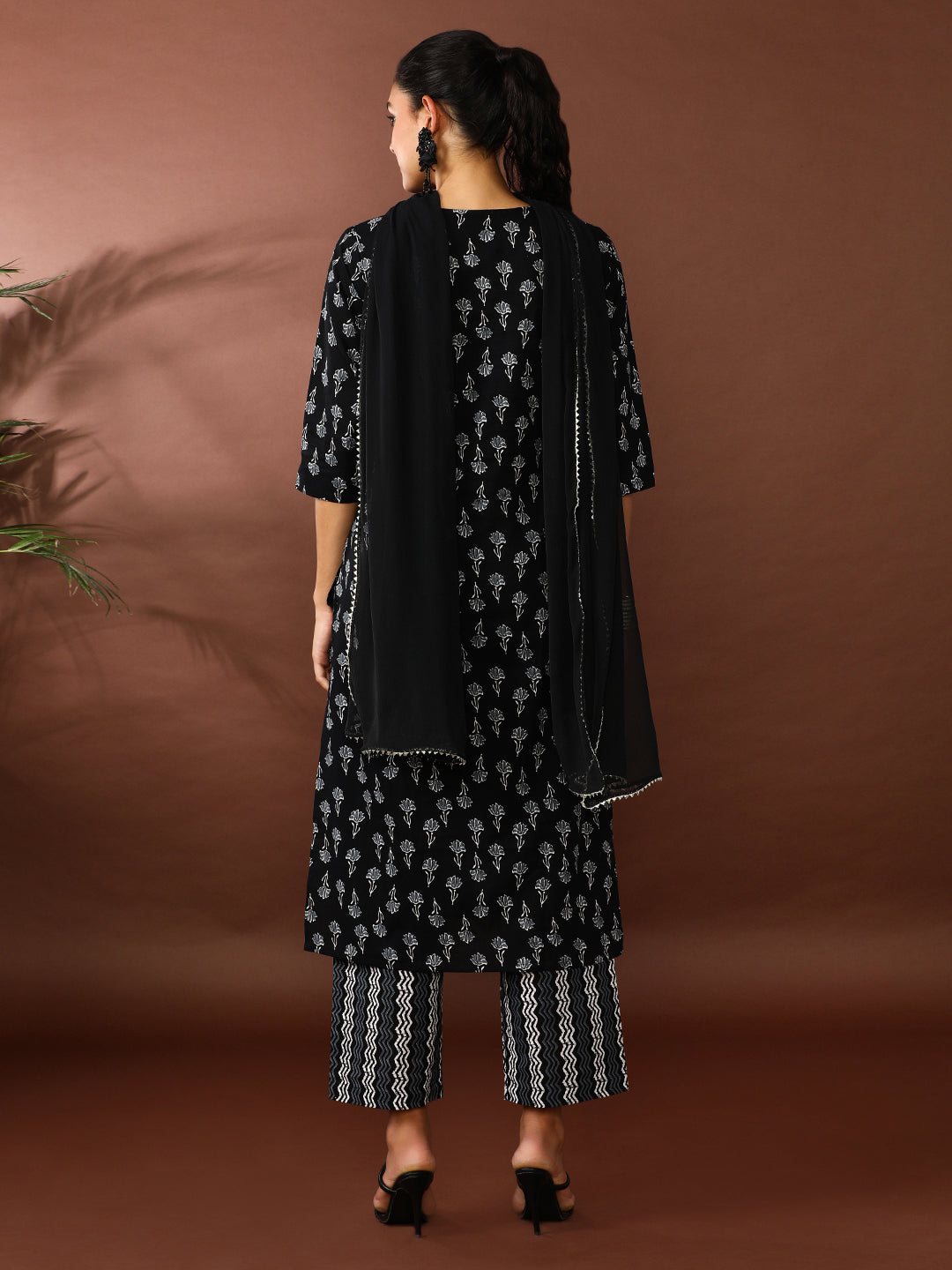 Floral Printed Straight Pure Cotton Kurta & Trousers Sets