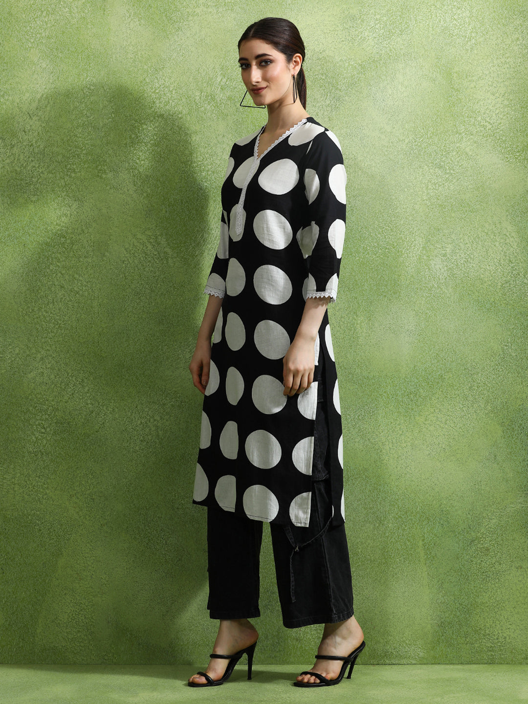 Polka Dots Printed Straight Kurta