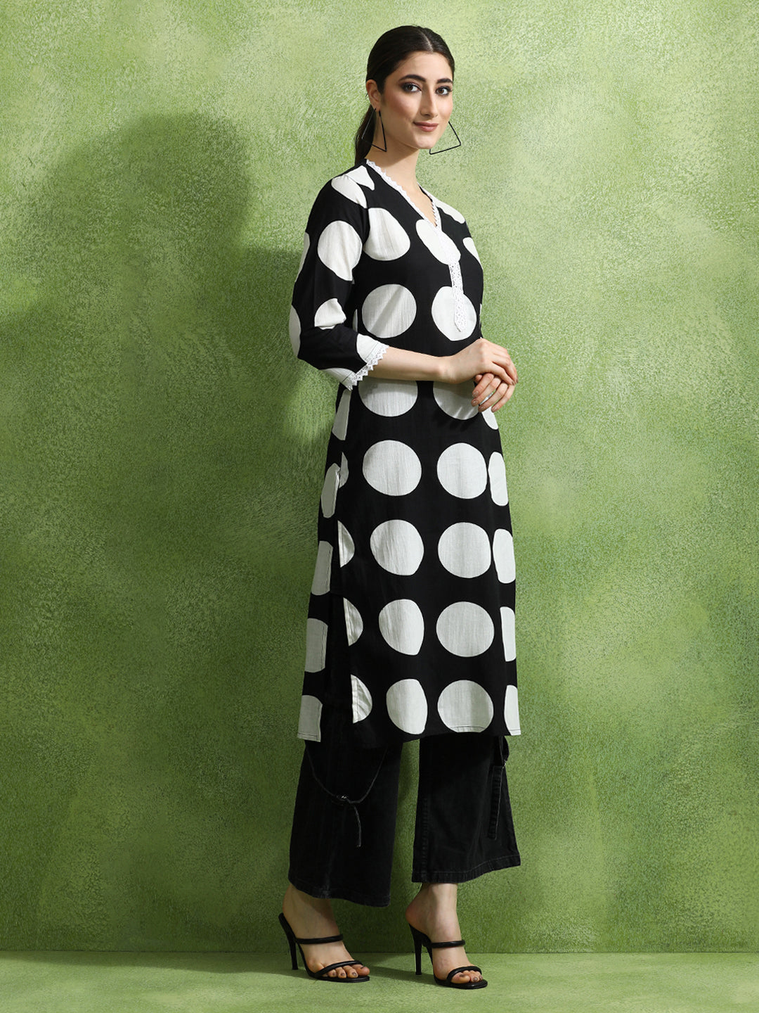 Polka Dots Printed Straight Kurta