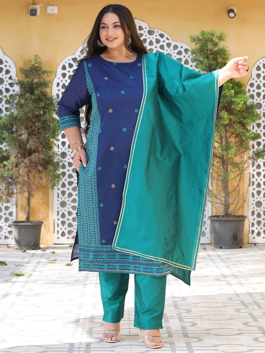 Blue Jacquard Woven Straight Kurta With Pants & Dupatta