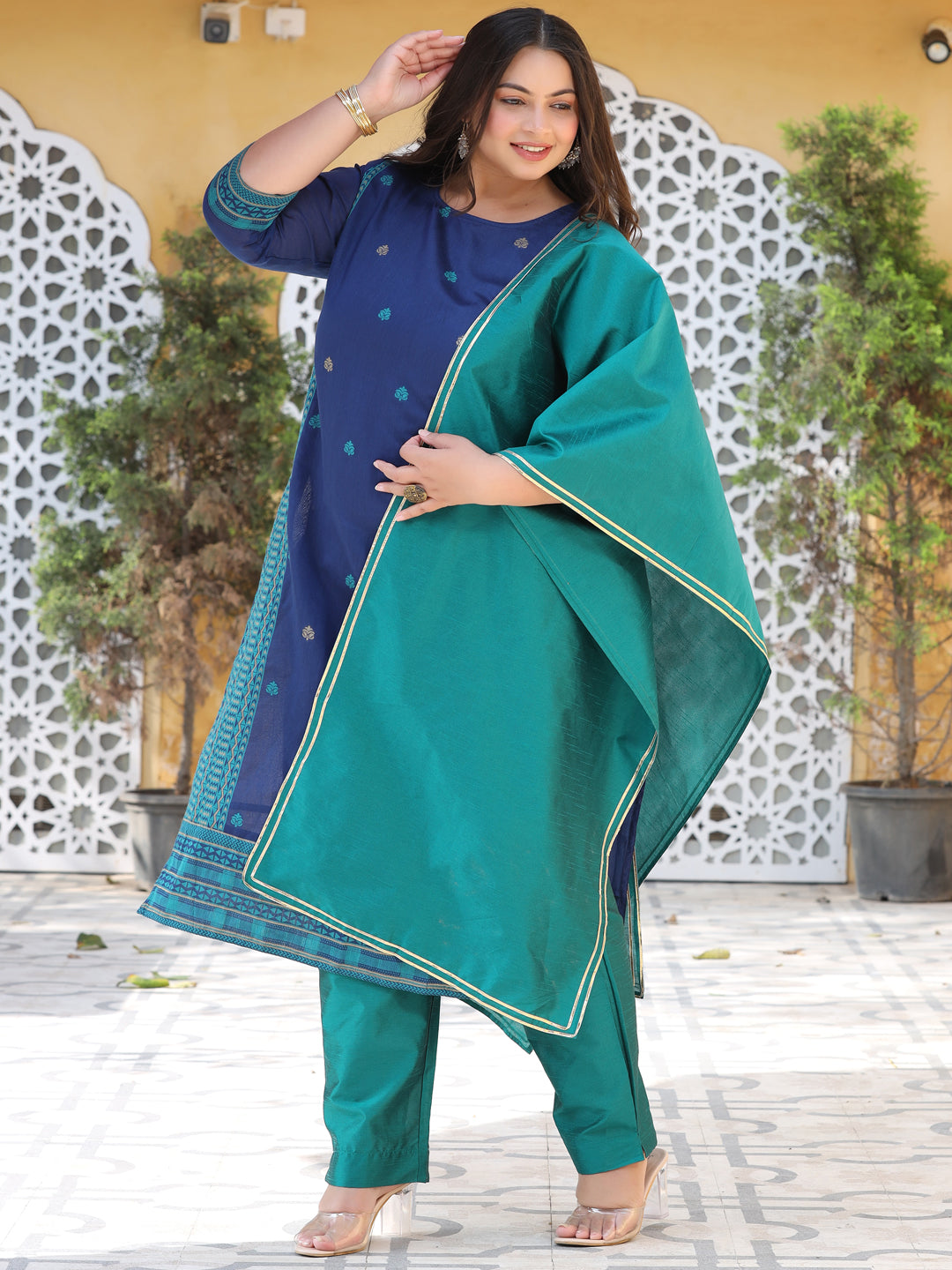 Blue Jacquard Woven Straight Kurta With Pants & Dupatta