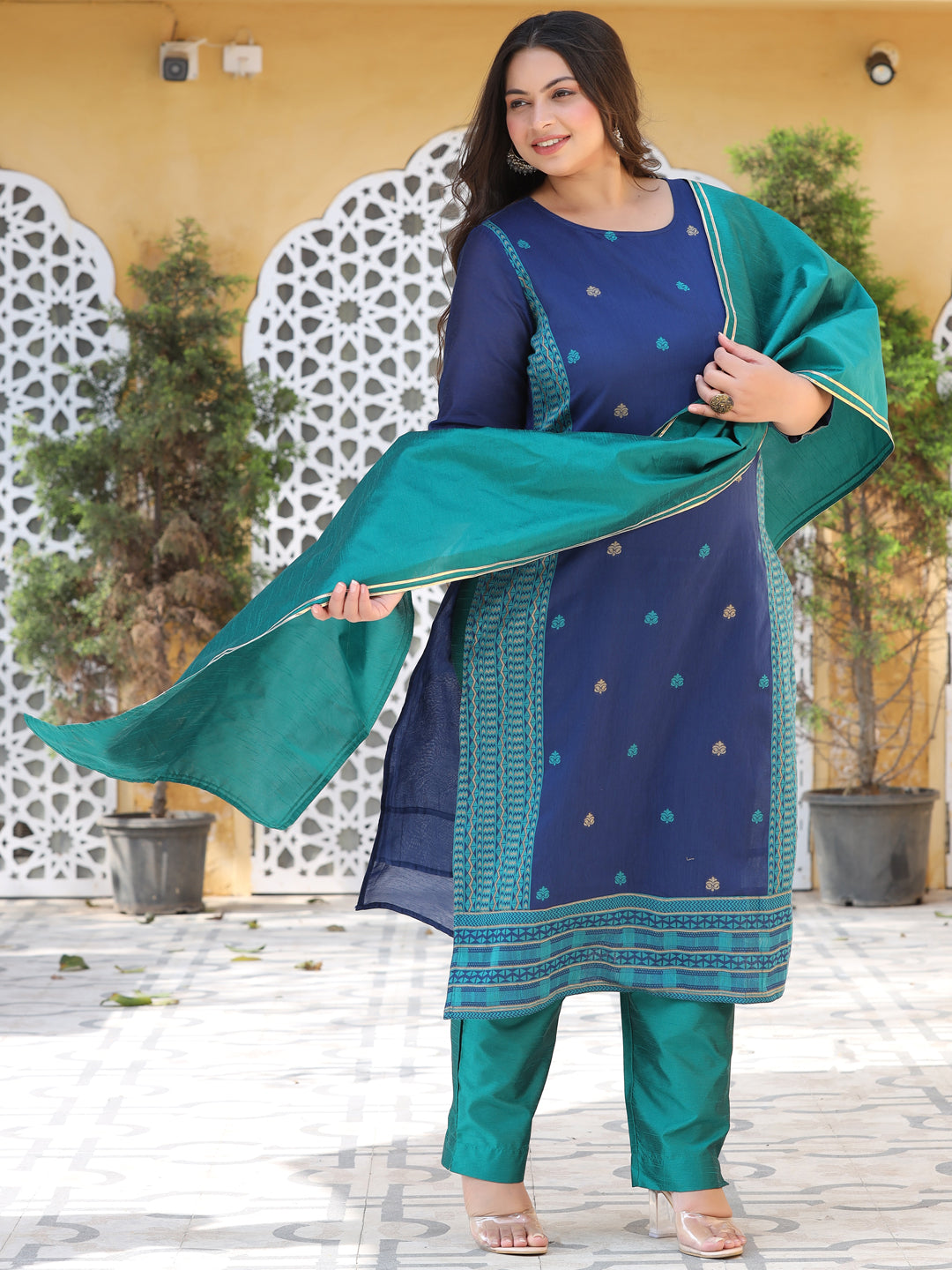 Blue Jacquard Woven Straight Kurta With Pants & Dupatta