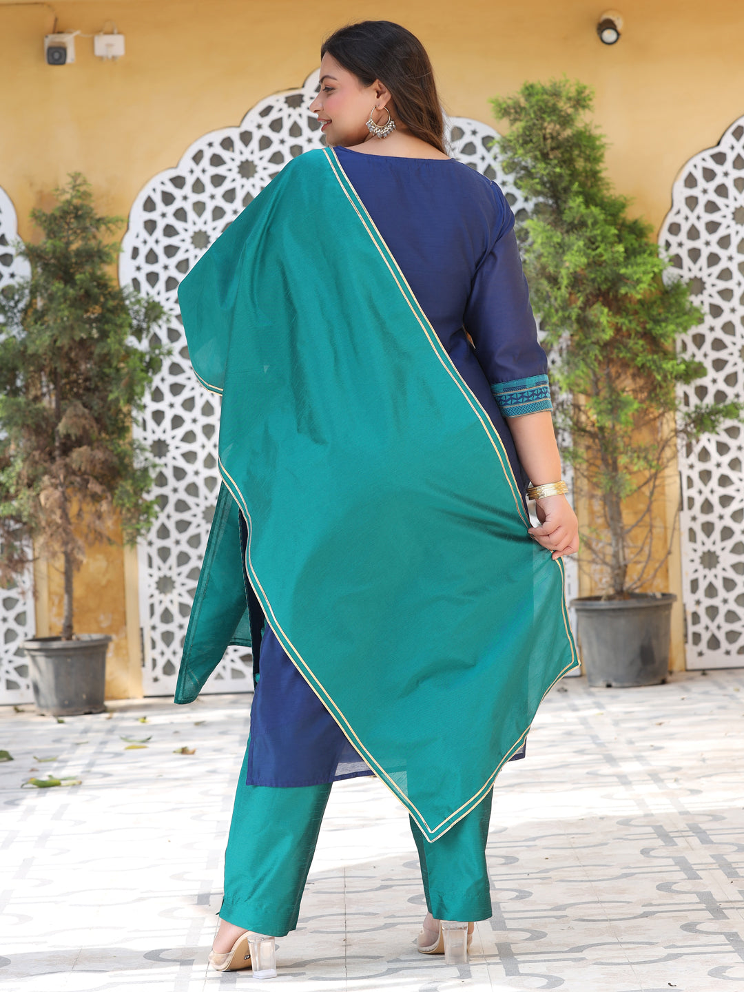 Blue Jacquard Woven Straight Kurta With Pants & Dupatta