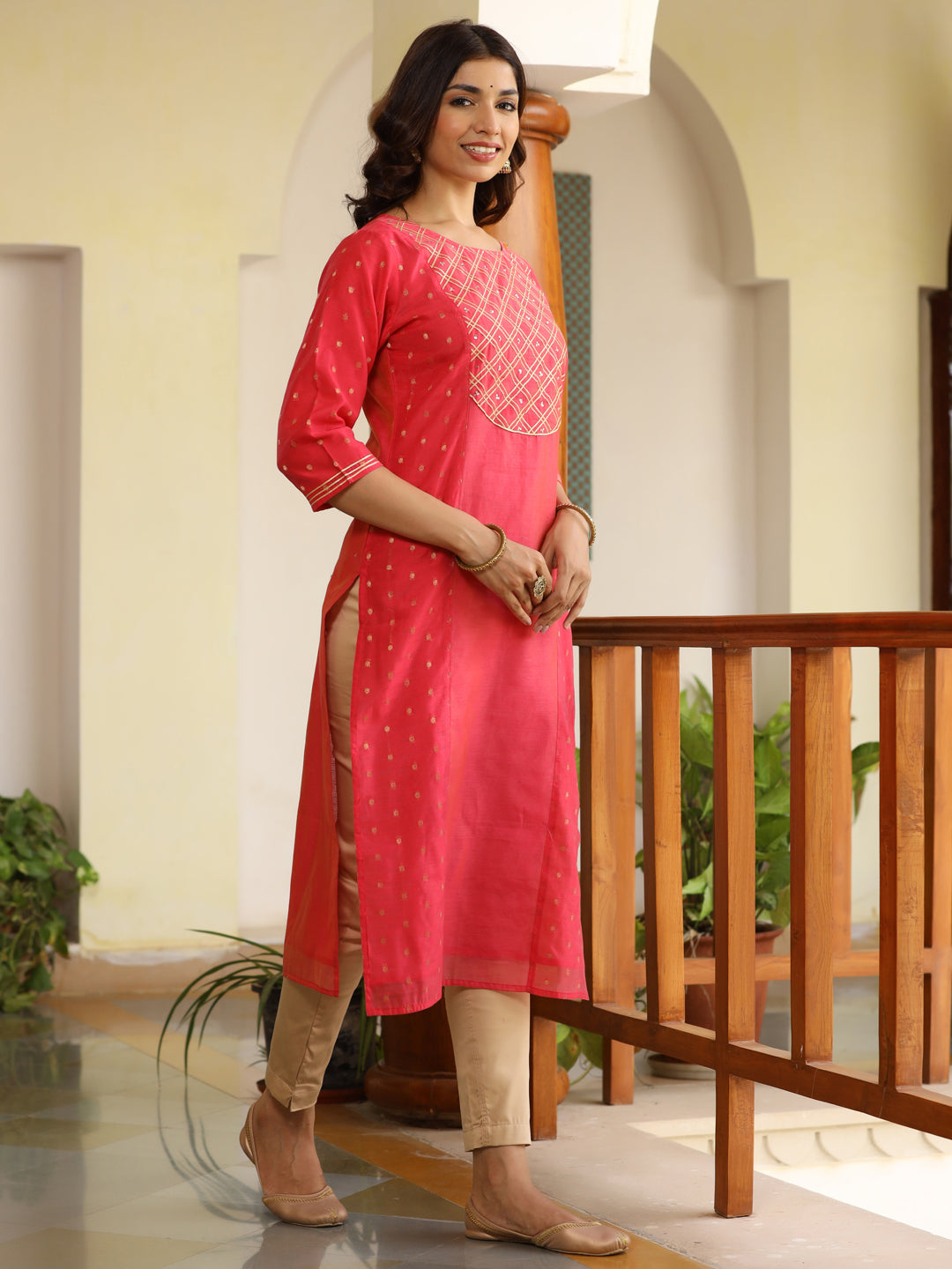 Pink Gota And Sequins Embellished Chanderi Self-Woven Straight Kurta