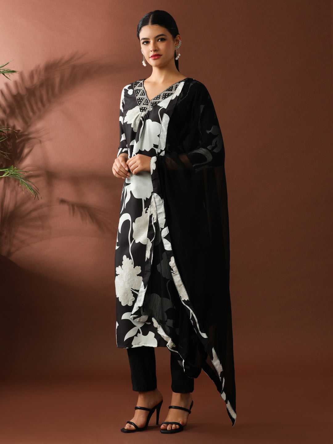 Floral Embroidered Straight Pure Cotton Kurta & Trousers Sets