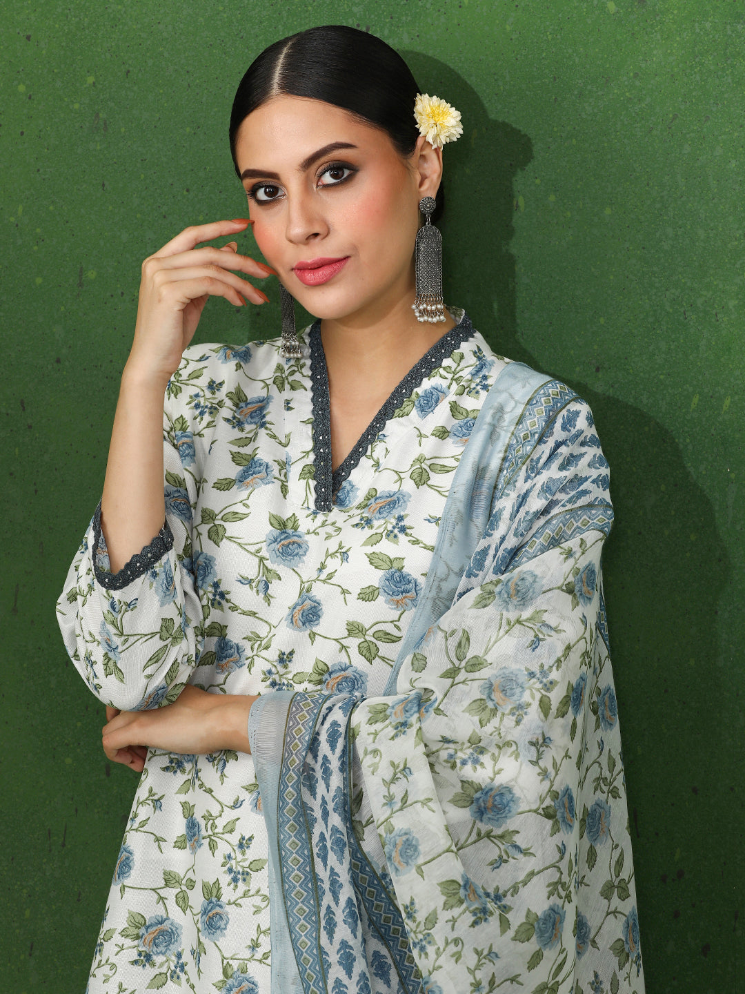Floral Embroidered Straight Cotton Blend Kurta & Trousers Sets