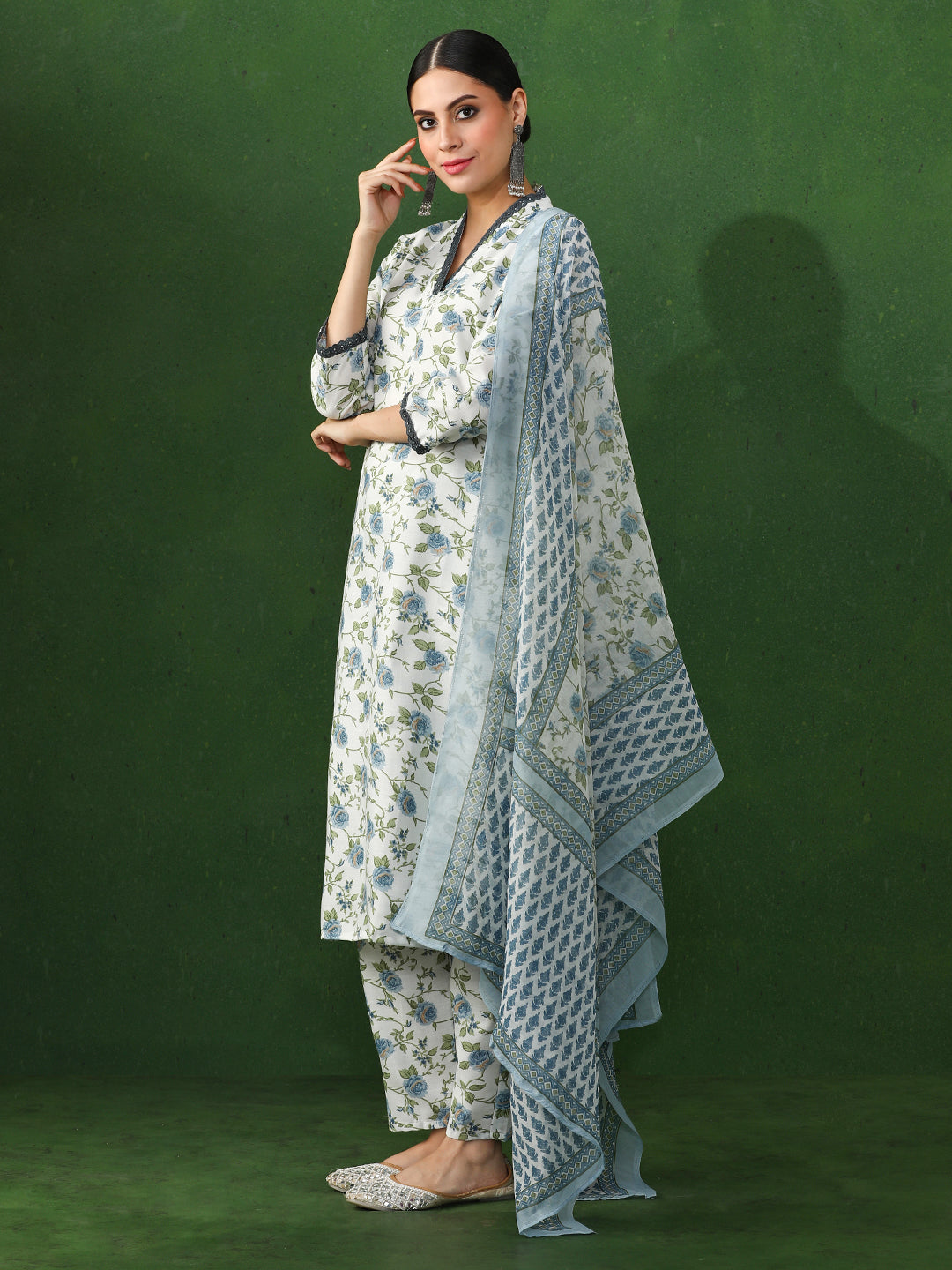 Floral Embroidered Straight Cotton Blend Kurta & Trousers Sets