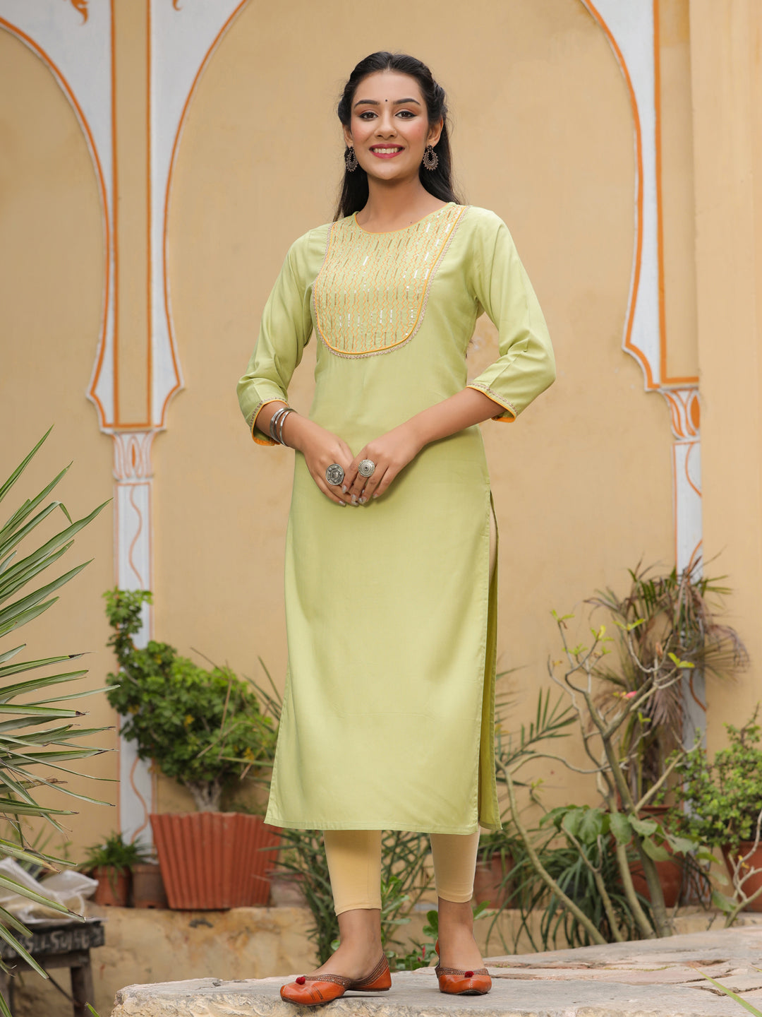 Green Embroidered Straight Kurta