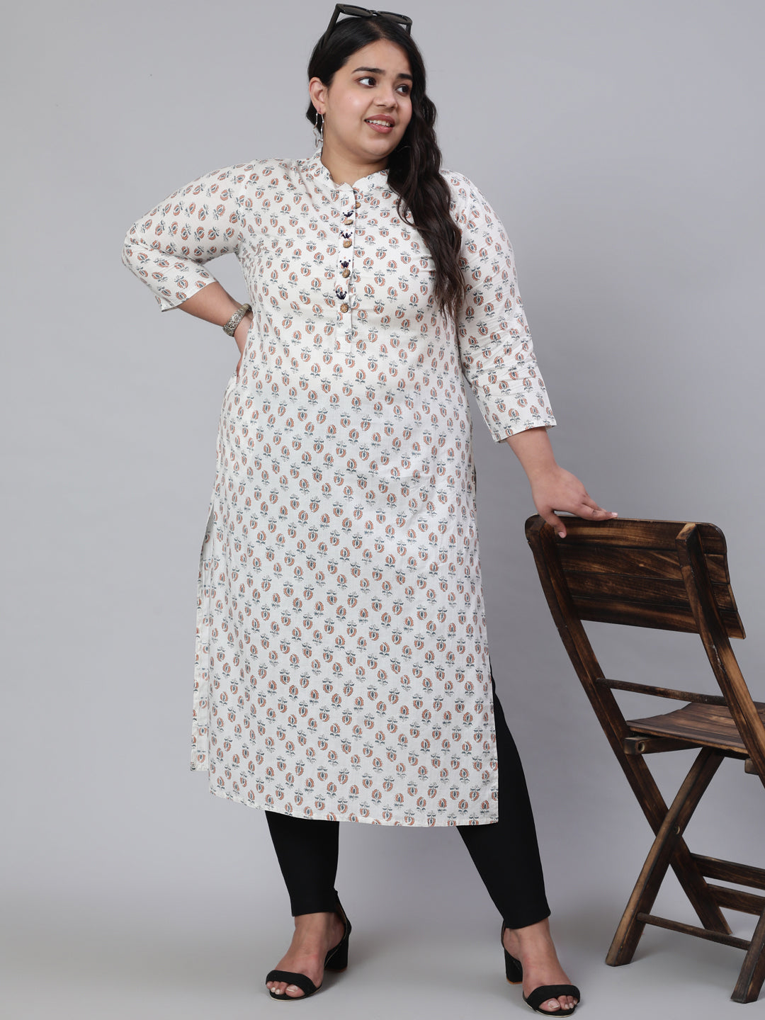 White & Peach Plus Size Straight Fit Cotton Embroidered Kurta